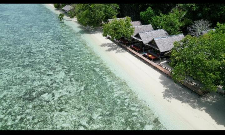 Mambetron Homestay Raja Ampat Pulau Mansuar Luaran gambar