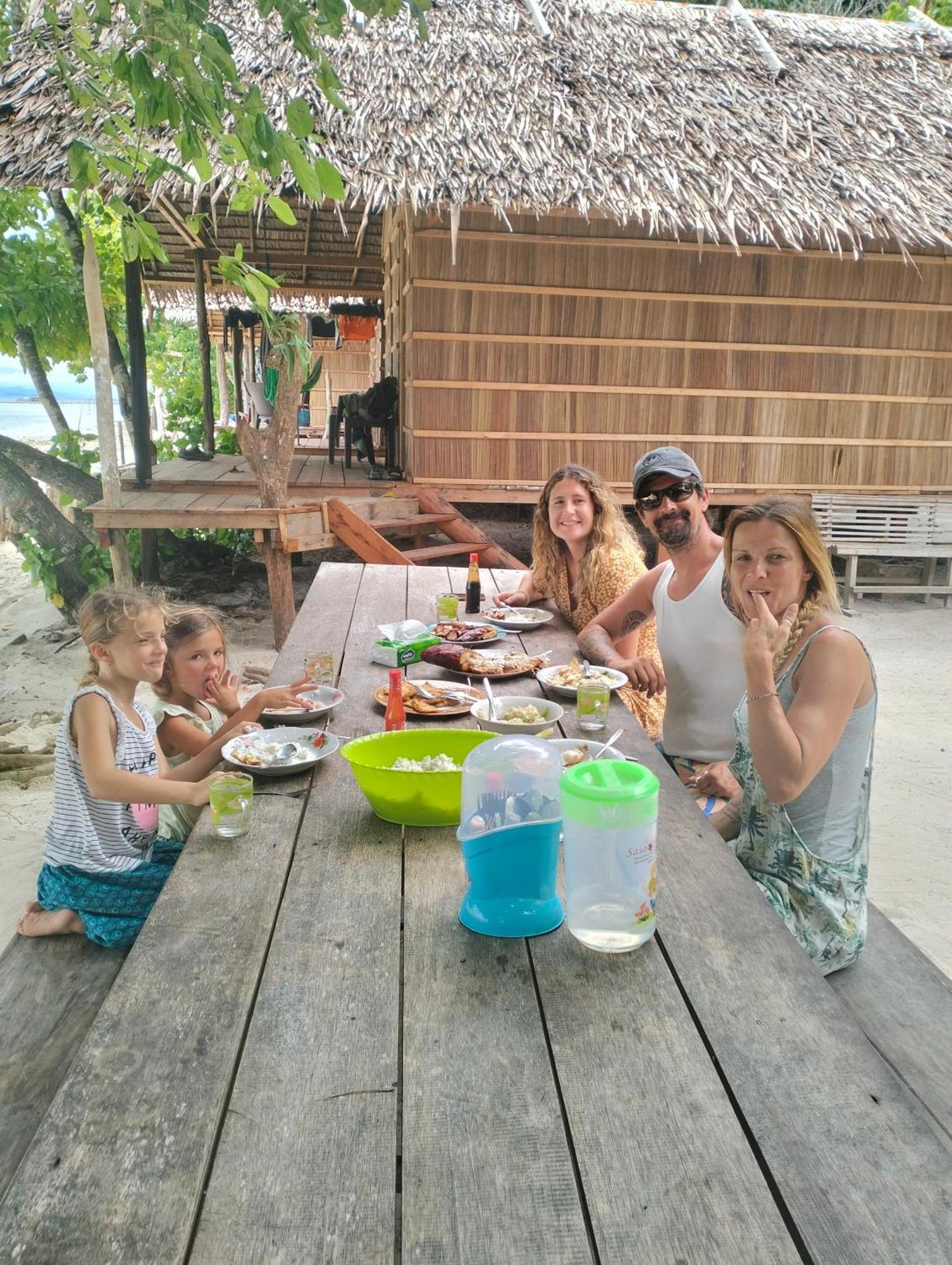 Mambetron Homestay Raja Ampat Pulau Mansuar Luaran gambar