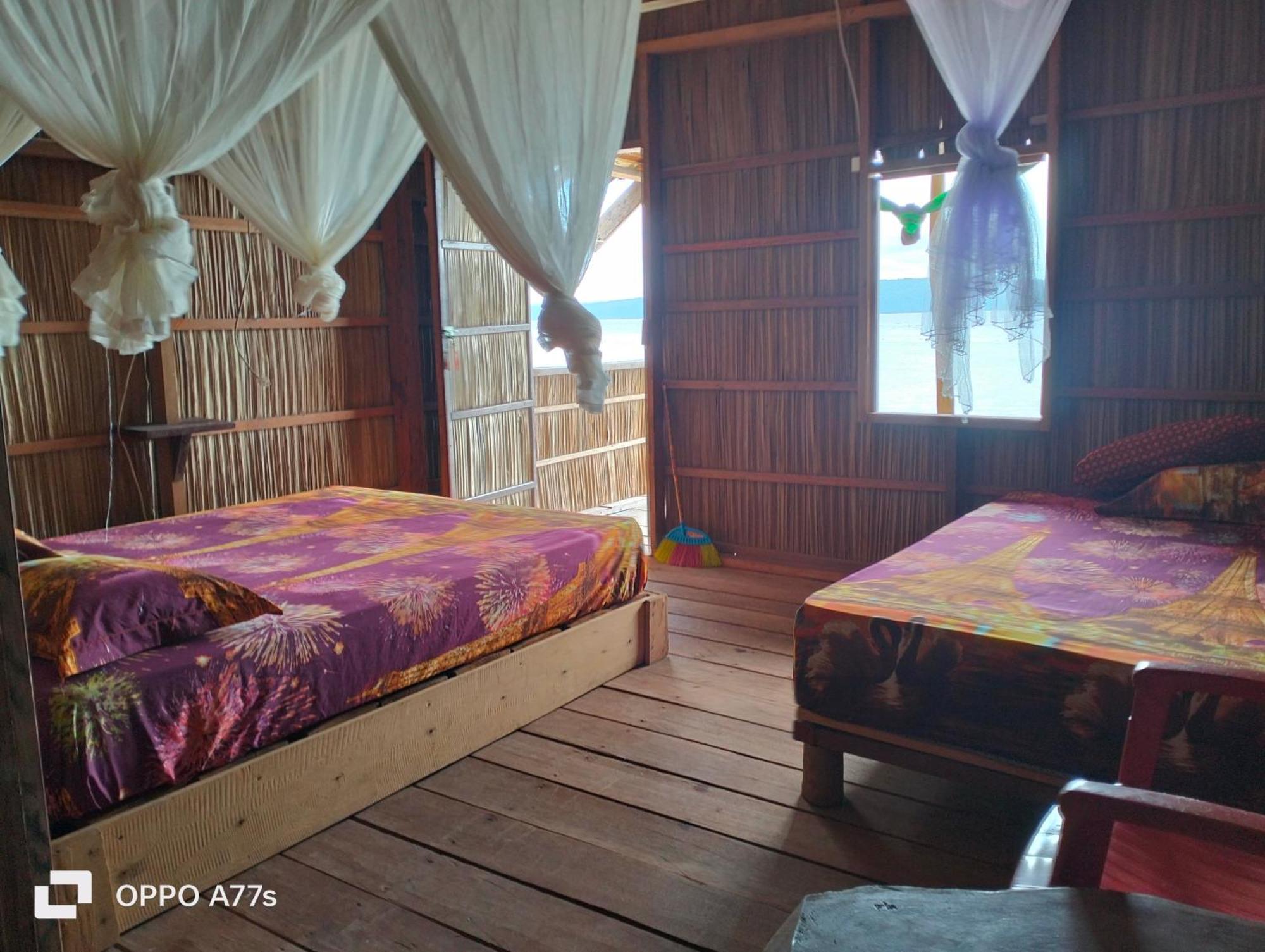 Mambetron Homestay Raja Ampat Pulau Mansuar Bilik gambar